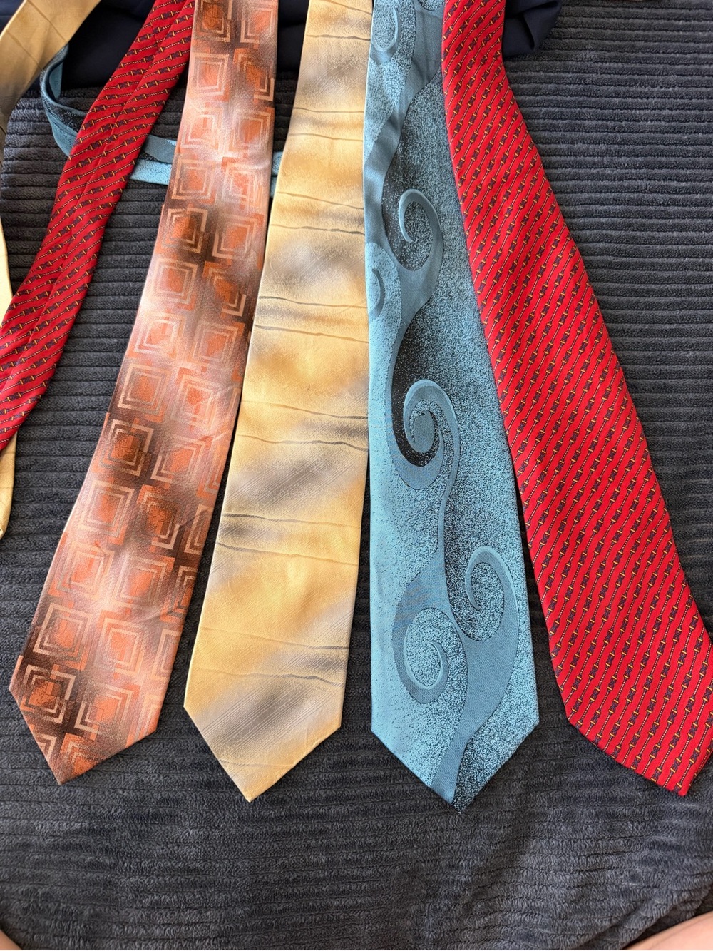 Lot 4 Men's 100% Silk Ties Geometric